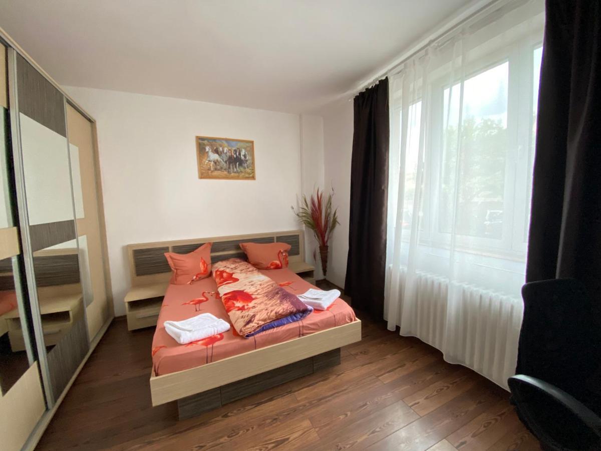 Ferienwohnung Apartament Modern Langa Castelul Corvinilor Hunedoara Exterior foto